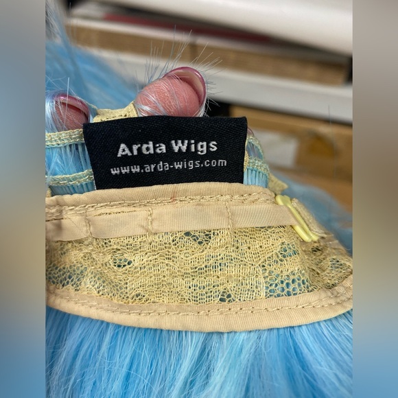 Short Light Blue Arda Wig - Picture 4 of 4